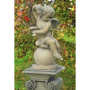 Aniołek z winogronami 76 cm – rzeźba ogrodowa