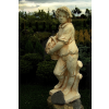 Rzeźba chłopca z koszem przy nodze – figura dekoracyjna H 120 cm