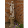 Rzeźba kobiety z jabłkiem – dekoracja ogrodowa 94 cm